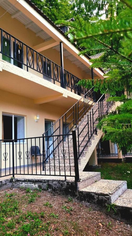 Bujtina Te Grima Hotel Theth Ngoại thất bức ảnh